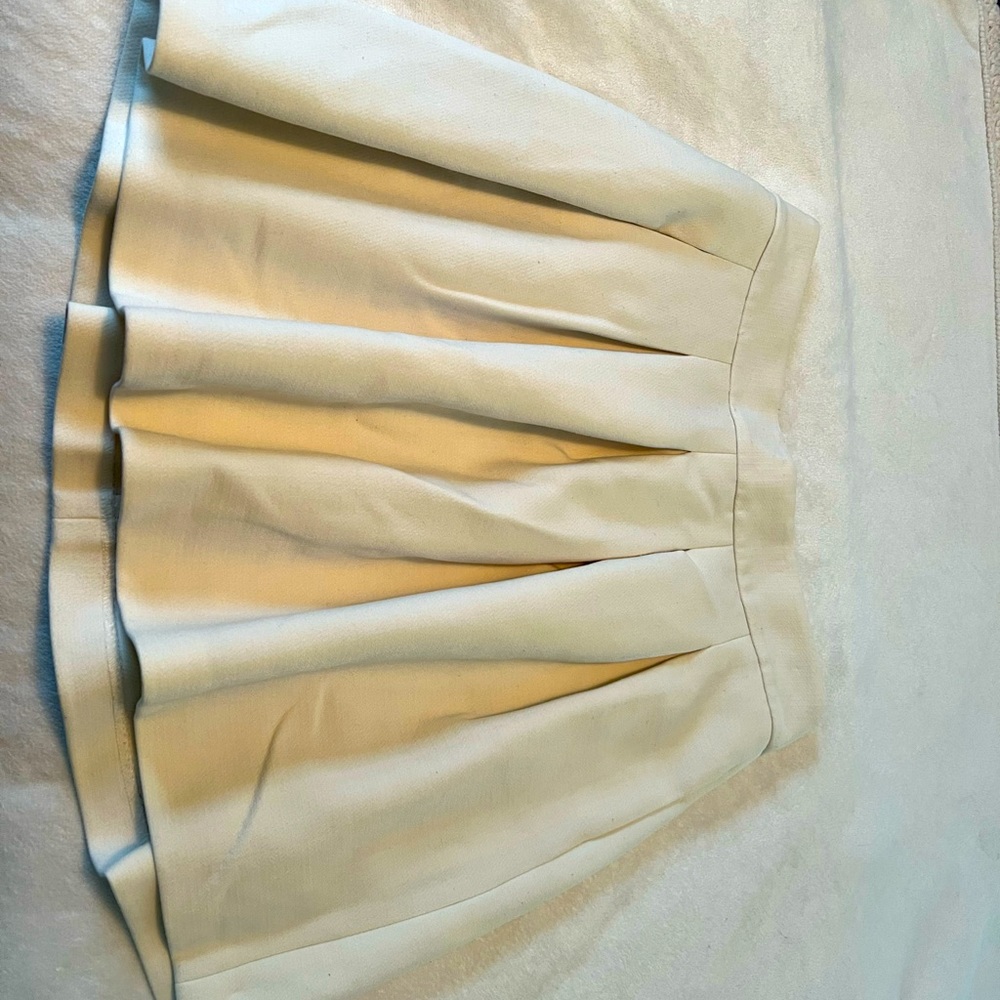Banana Republic white pleated skirt